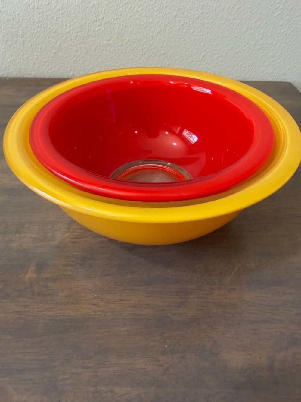 Two Pyrex Primary Colors Glass Nesting Bowls Clear Bottom Red And Yellow 1L and